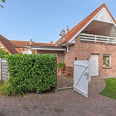 Enticing Holiday Home In Oldenburg With Garden Near Sea Dannau Kültér fotó