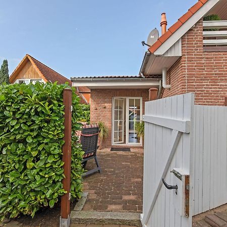 Enticing Holiday Home In Oldenburg With Garden Near Sea Dannau Kültér fotó
