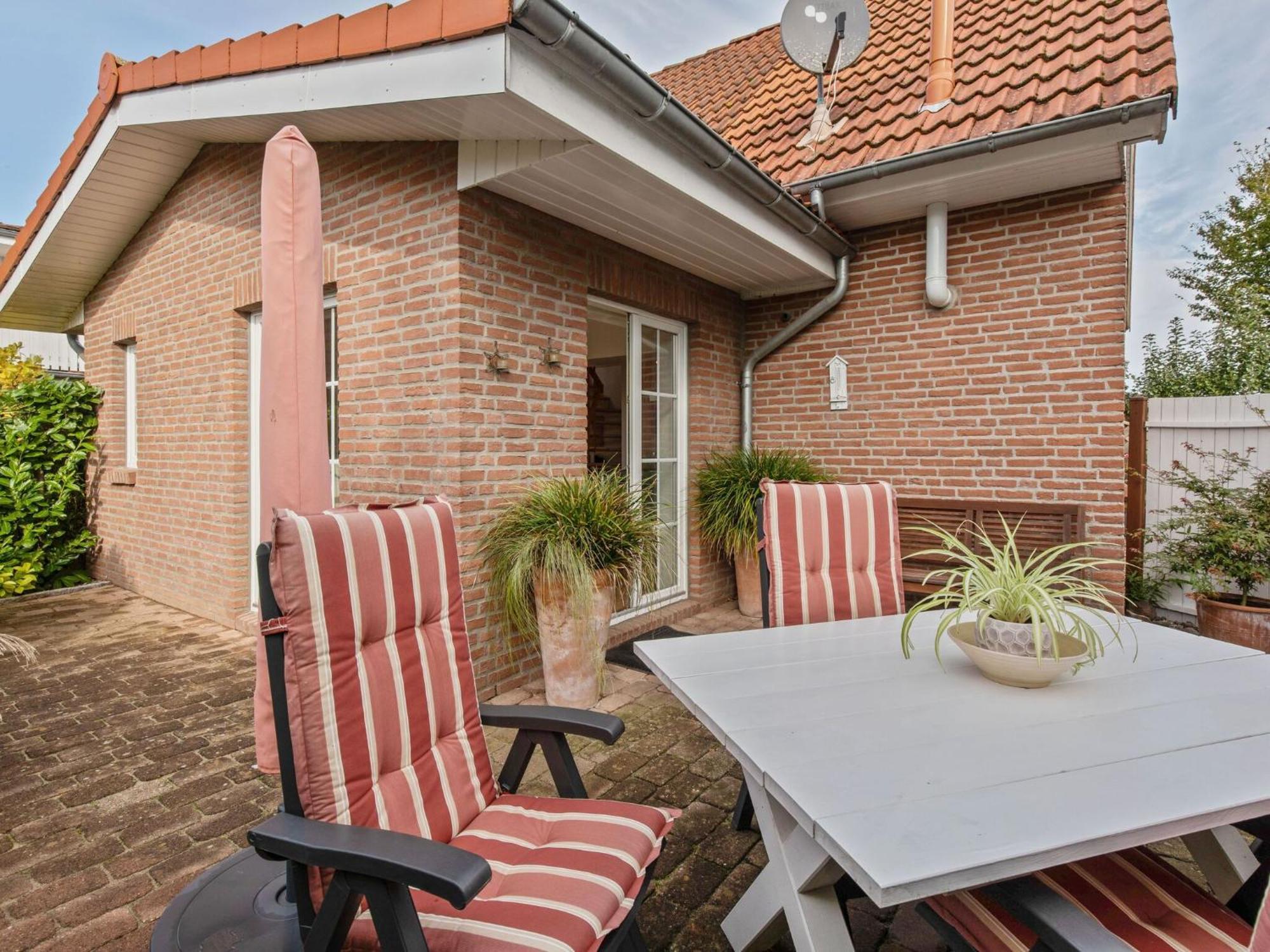 Enticing Holiday Home In Oldenburg With Garden Near Sea Dannau Kültér fotó