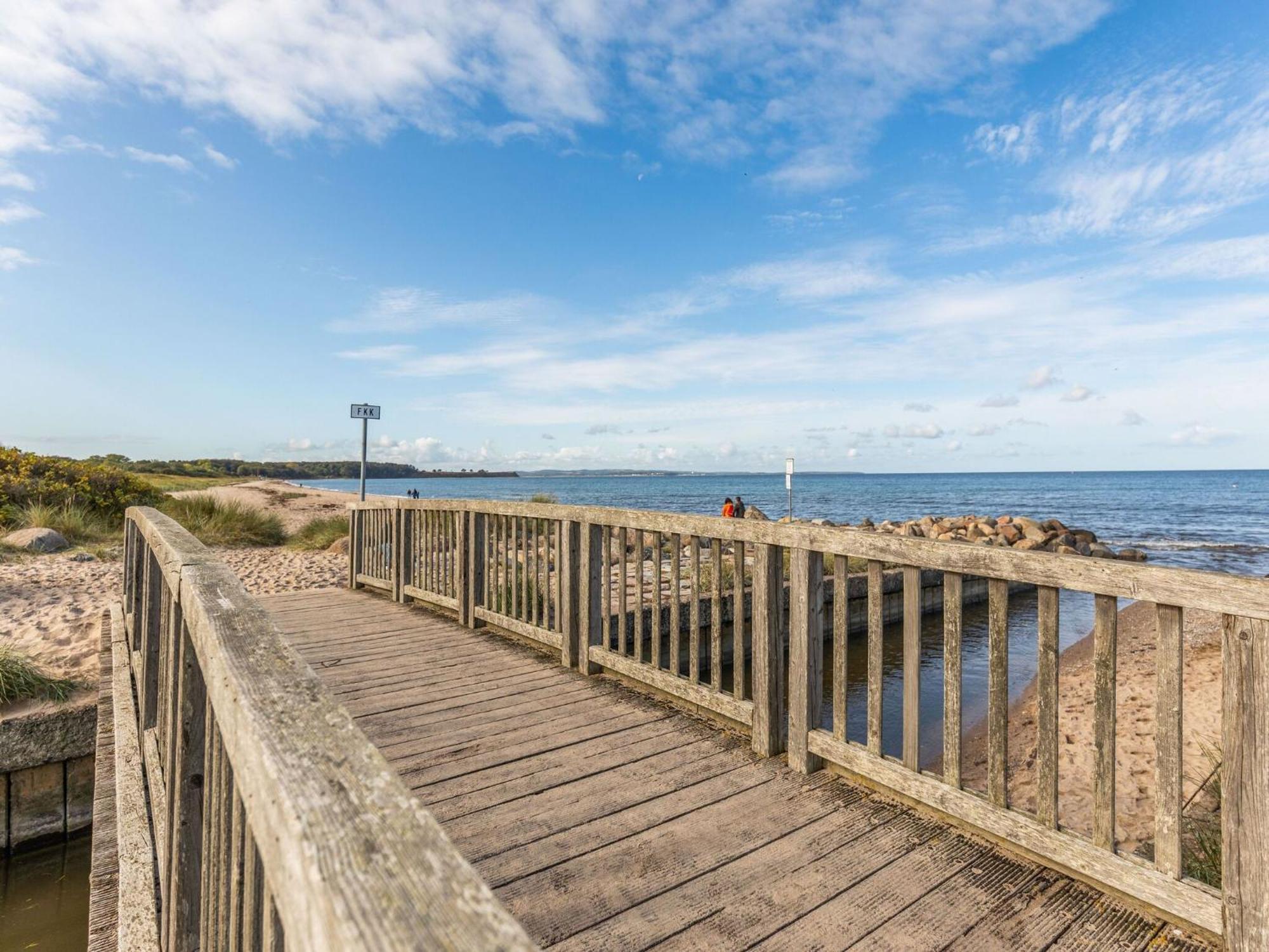 Enticing Holiday Home In Oldenburg With Garden Near Sea Dannau Kültér fotó